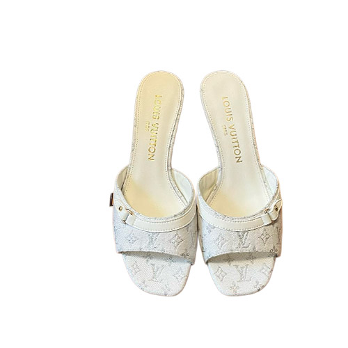 Louis Vuitton–inspired L