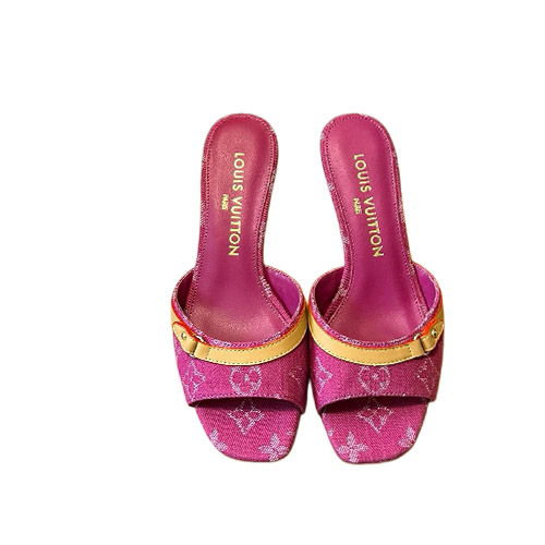 Louis Vuitton–inspired L
