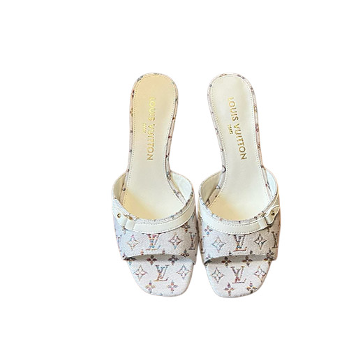 Louis Vuitton–inspired L