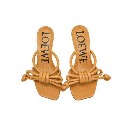 Loewe–Inspired Knot Bow 