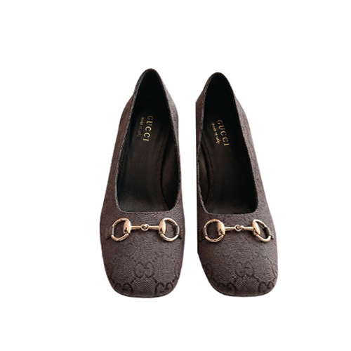 حذاء مستوحى من Gucci بقم