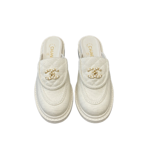 حذاء مول Chanel أبيض لؤل